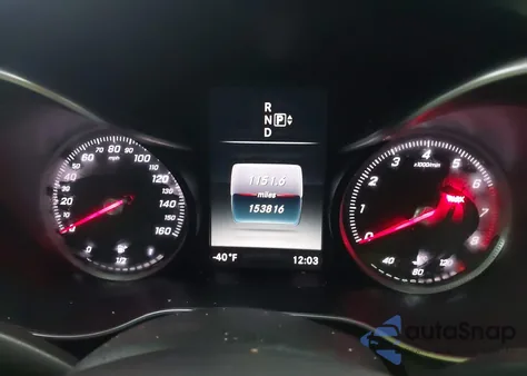 2015 Mercedes-Benz C-Class C 300 z USA, uszkodzony, nr VIN 55SWF4KB3FU091496